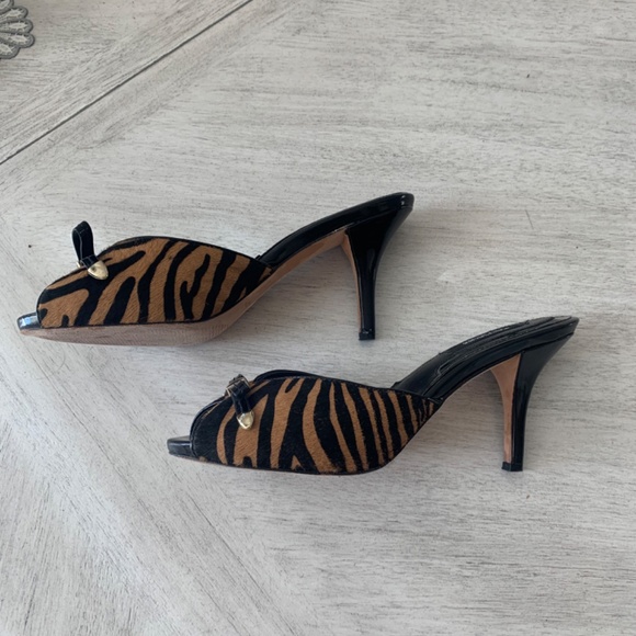 White House Black Market Black/Tan Zebra Leather Slides sz 8.5 - Picture 3 of 7